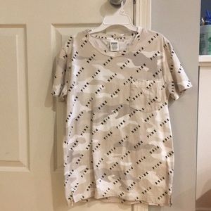 Pink short sleeve camo pocket tee